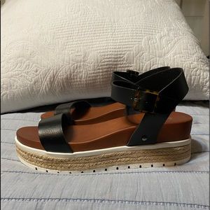Mia Sandals with platform cushioned sole